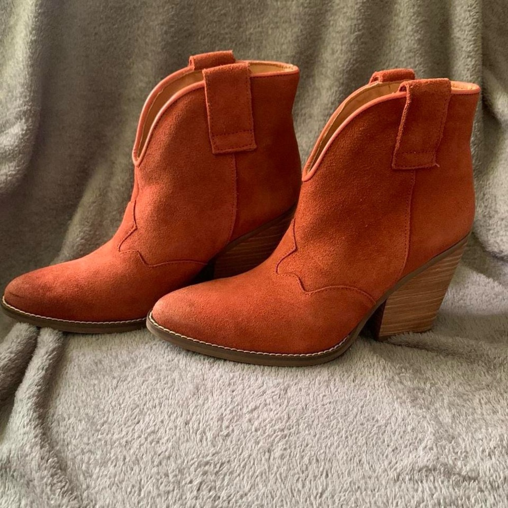 Dingo Women's Suede Ankle Boots - Rust/Orange. Run small.